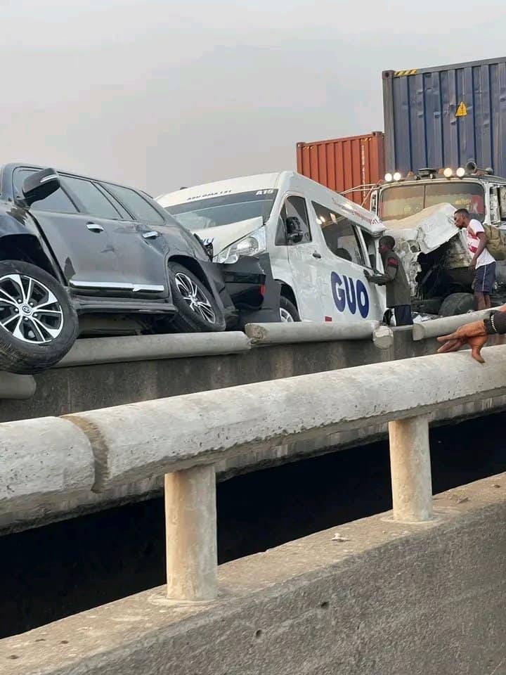 Eight Killed In Lagos-Ibadan Highway Crash