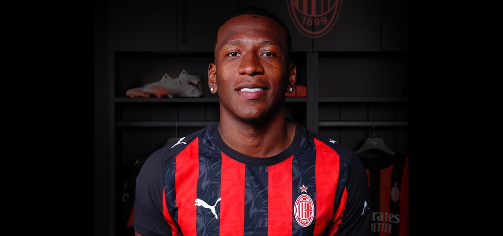 Brighton's Pervis Estupiñán Joins AC Milan