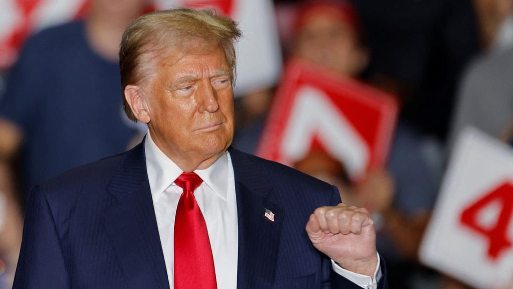 Trump Accuses Ex-Aide of Treason and Orders Investigations into Former Officials