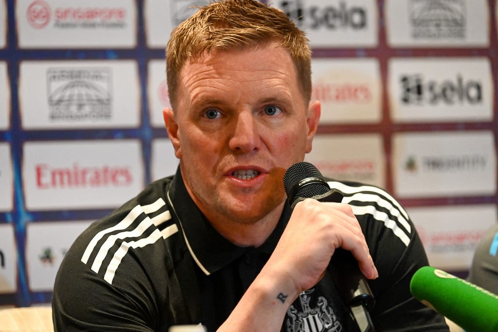 Howe Confident Isak Will Stay at Newcastle