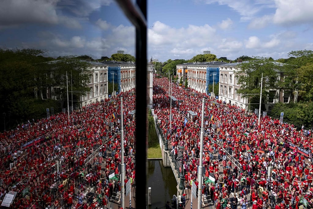 Tens of Thousands Rally Across Europe in Support of Palestinians
