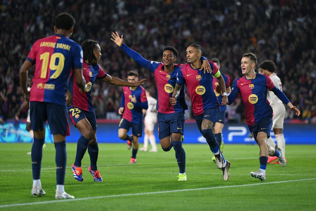 Raphinha Hat-Trick Powers Barcelona to 4-1 Thrashing of Bayern Munich