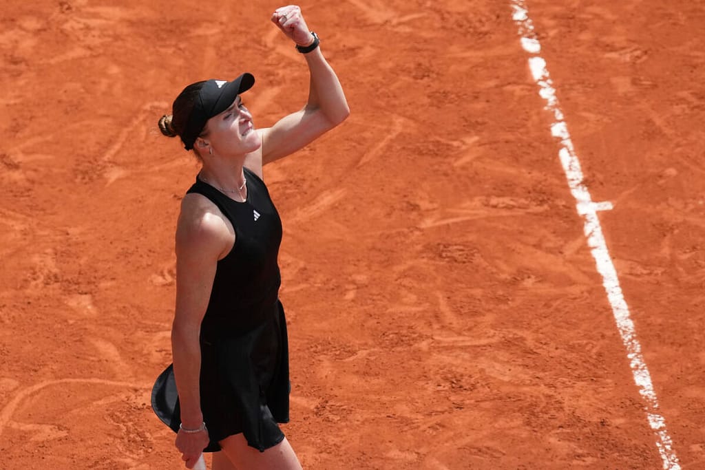 Svitolina Saves Match Points to Knock Out Paolini at Roland Garros