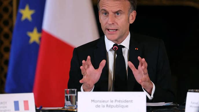 Macron (News Central TV)