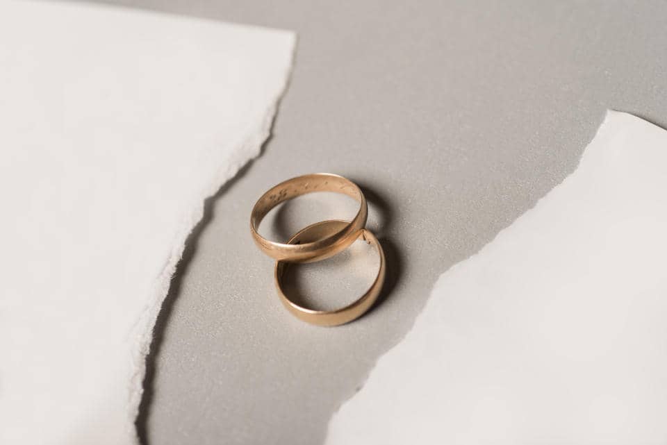 Court Bars Woman from Using Ex-Husband’s Name 11 Years After Divorce