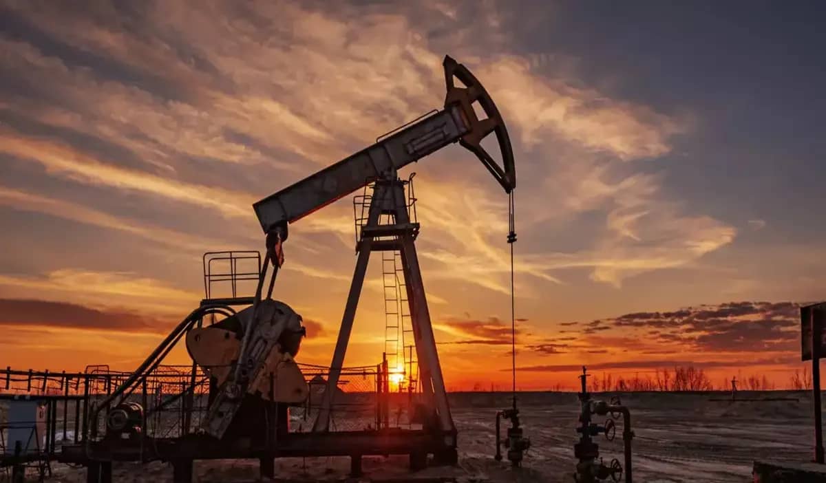 Oil Prices Ease After Gains on Supply Fears