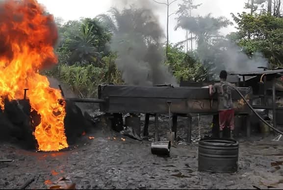 Nigerian Navy Destroys Four Illegal Refineries in Delta State