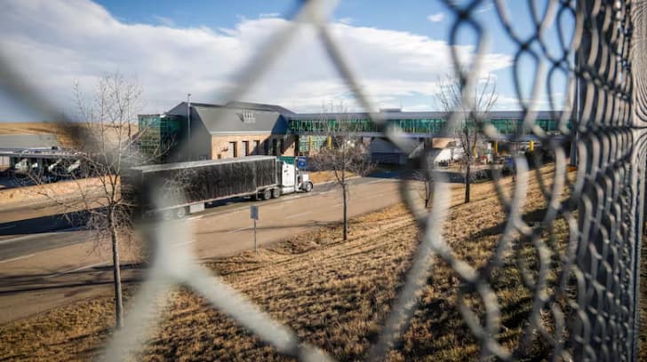 One Dead, 15 Arrested Trying to Enter Canada from US