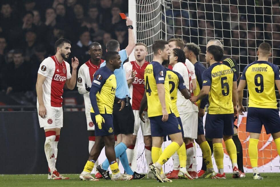 Roma Advance in Europa League; 10-Man Ajax Survive Thriller