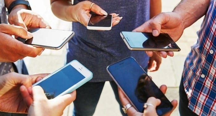 Schools_Smartphones (News Central TV)