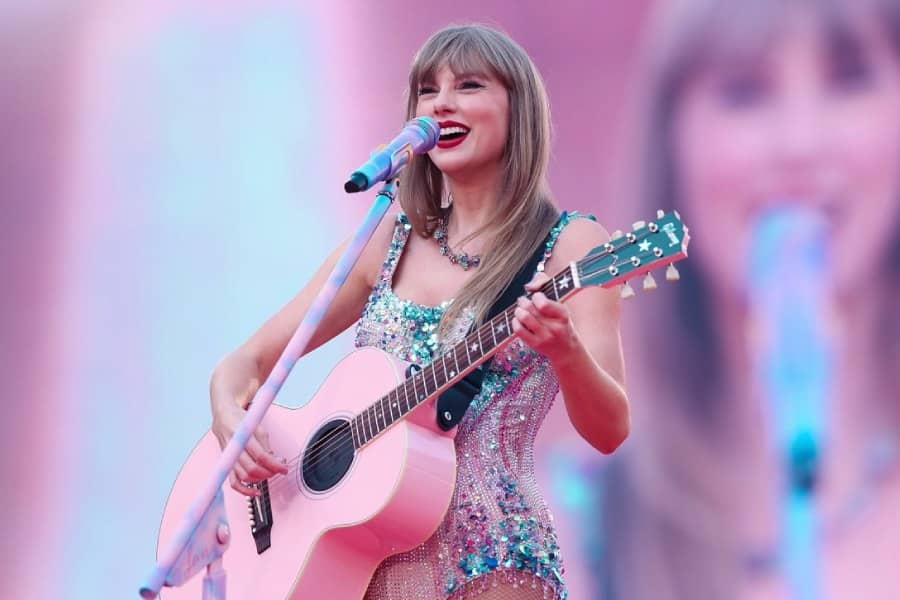 Taylor Swift Sets Record With Over 100 Billion Spotify Streams