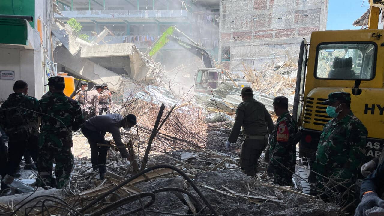 Indonesia School Collapse Toll Hits 14