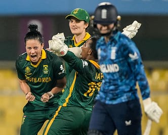 South Africa Crush England to Reach First ODI Final