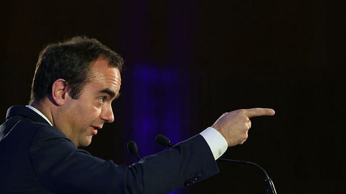 Macron (News Central TV)