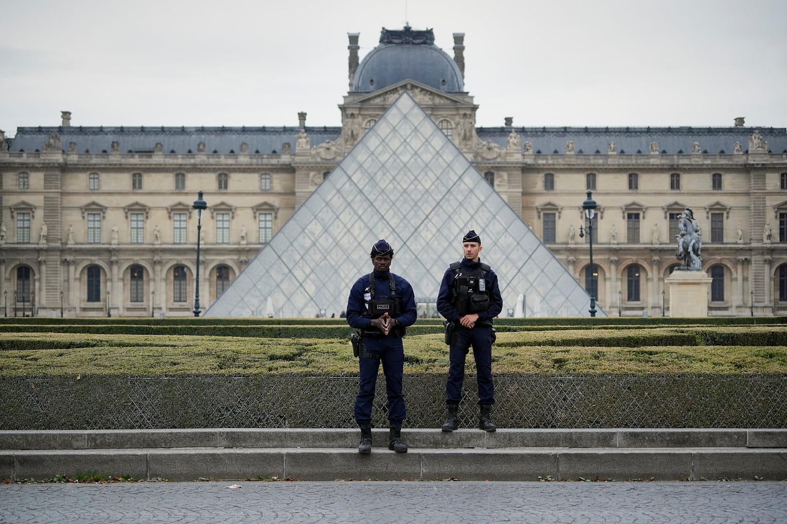 Louvre (News Central TV)